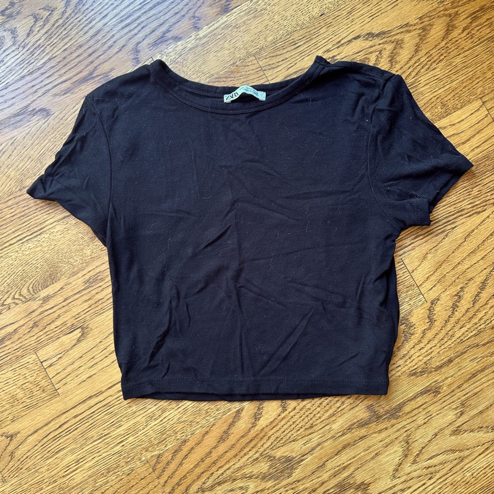 Black basic tee